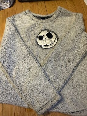 Light Gray Sherpa Fuzzy Pullover nightmare before Christmas
XL
